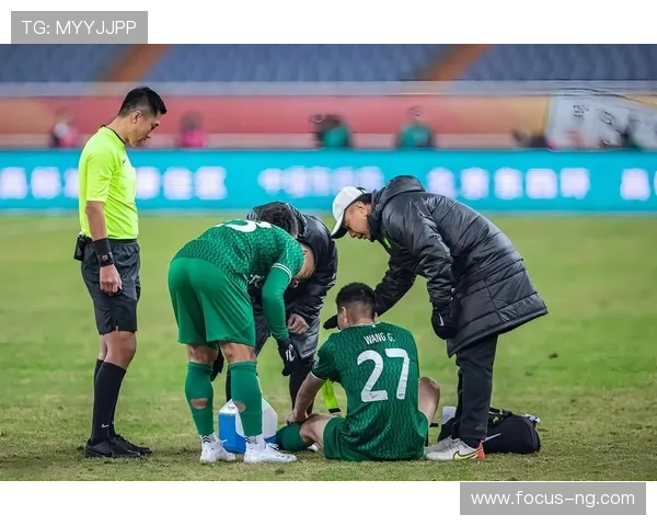 国足备战世预赛新阵容亮相引发球迷热议与期待主教练战术调整成焦点