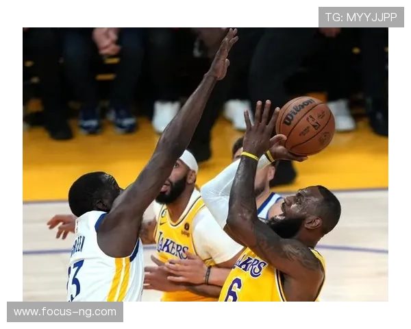 詹姆斯带领湖人迎战勇士，NBA季后赛激战正酣，胜者进军西决